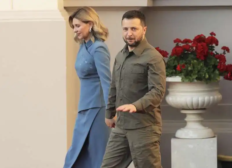 volodymyr zelensky e la moglie olena al vertice nato di vilnius  1