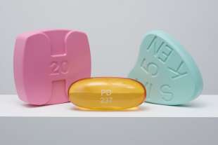 damien hirst h20?? pink pd 237 and vis ken 5 mint hero