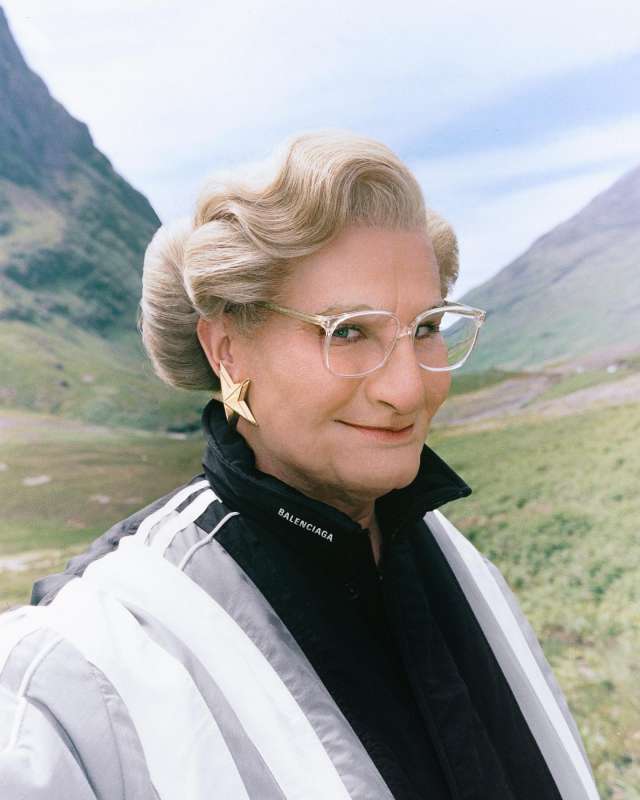 alexis stone nei panni di mrs doubtfire