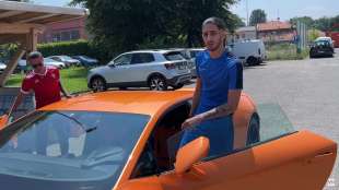 baby gang esce dal carcere in lamborghini 4