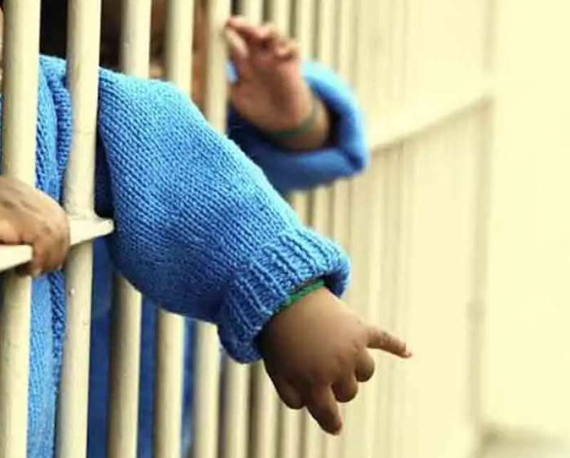 bambini in carcere.