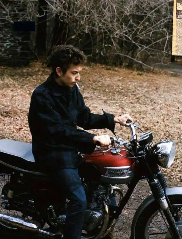 bob dylan in moto  4