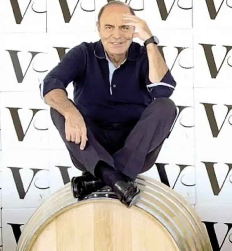 bruno vespa nella sua azienda di vino