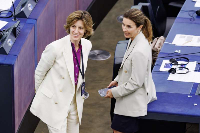 camilla laureti e alessandra moretti al parlamento europeo