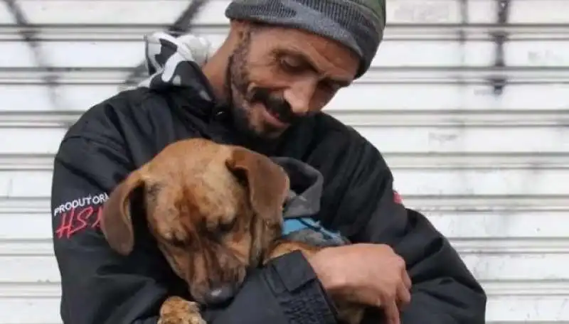 Carlos Merlini Neto con il suo cane  