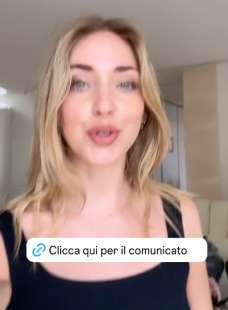 chiara ferragni legge il comunicato sulla decisione dell antitrust 11