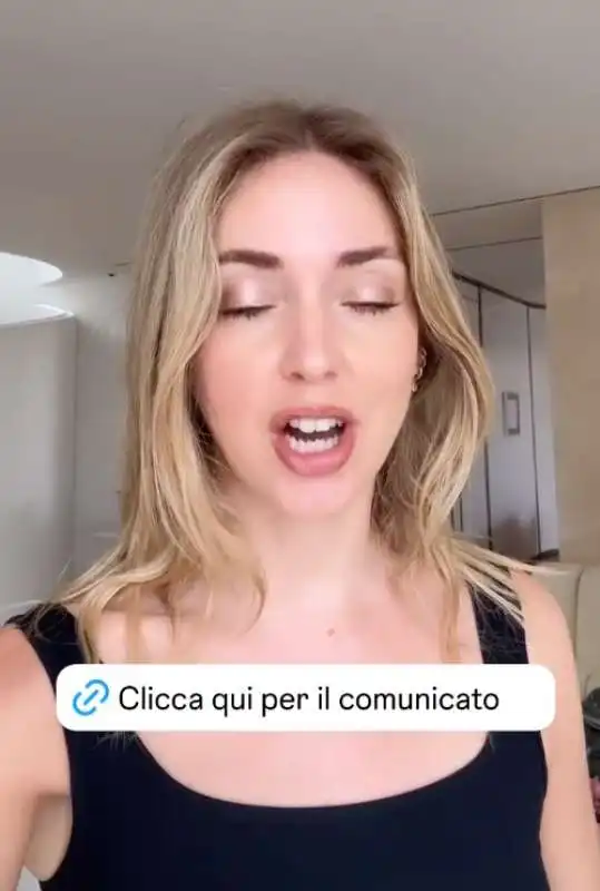 chiara ferragni legge il comunicato sulla decisione dell antitrust 4