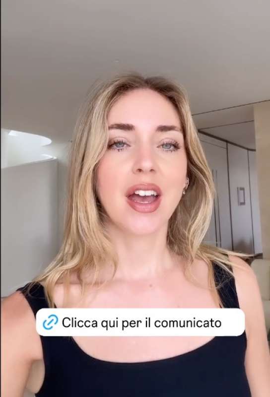 chiara ferragni legge il comunicato sulla decisione dell antitrust 9