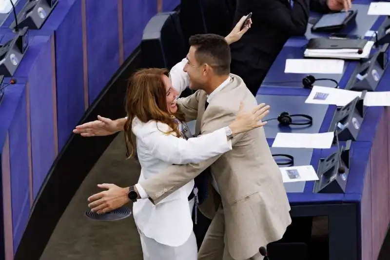 elena donazzan e roberto vannacci al parlamento europeo  