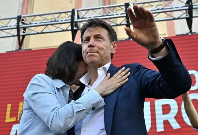 elly schlein giuseppe conte   genova, manifestazione per le dimissioni di giovanni toti   