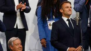 emmanuel macron alla cerimonia di apertura delle olimpiadi di parigi 3