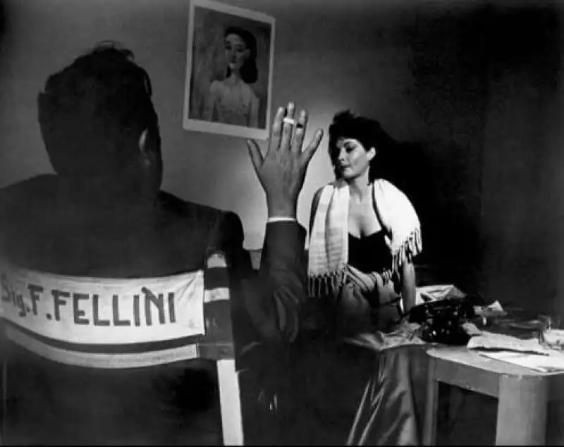 federico fellini e yvonne furneaux in la dolce vita 