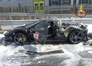 ferrari prende fuoco 4