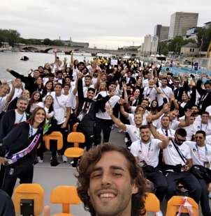 GIANMARCO TAMBERI E LA SQUADRA ITALIANA ALLA CERIMONIA D APERTURA DELLE OLIMPIADI DI PARIGI 2024