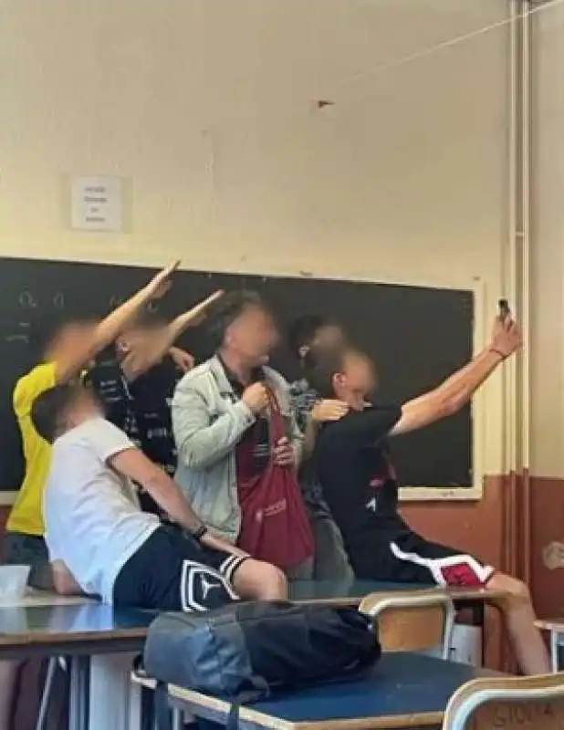 il prof e il saluto fascista a scuola 2