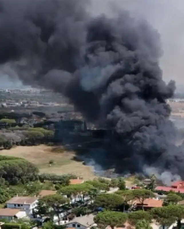 INCENDIO A ROMA CASAL LUMBROSO