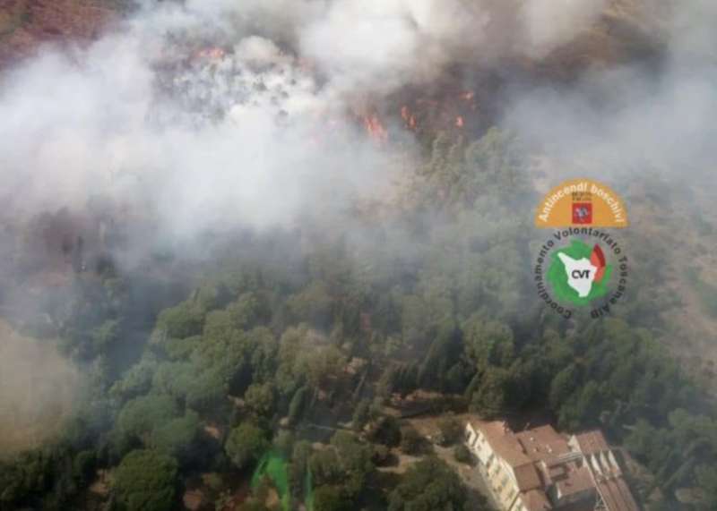 incendio al poligono di galceti, prato 1