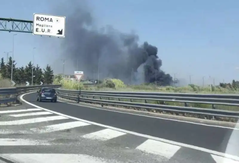 incendio causa ritardi dei treni