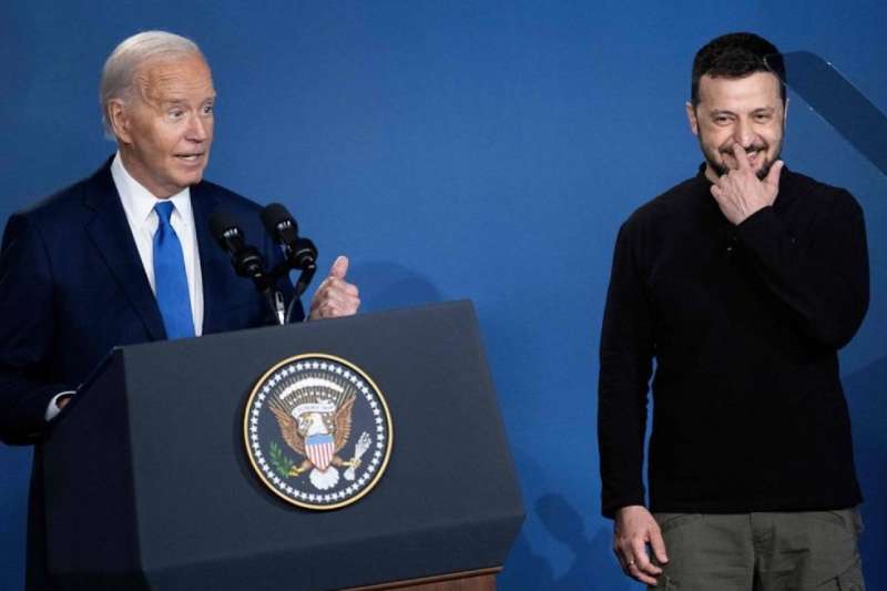 JOE BIDEN E ZELENSKY