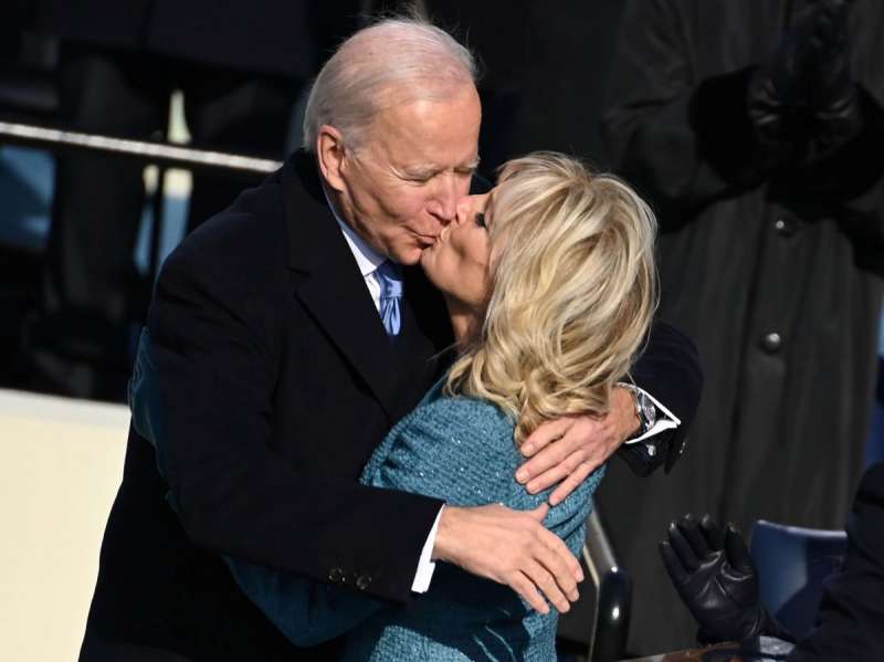 joe e jill biden bacio