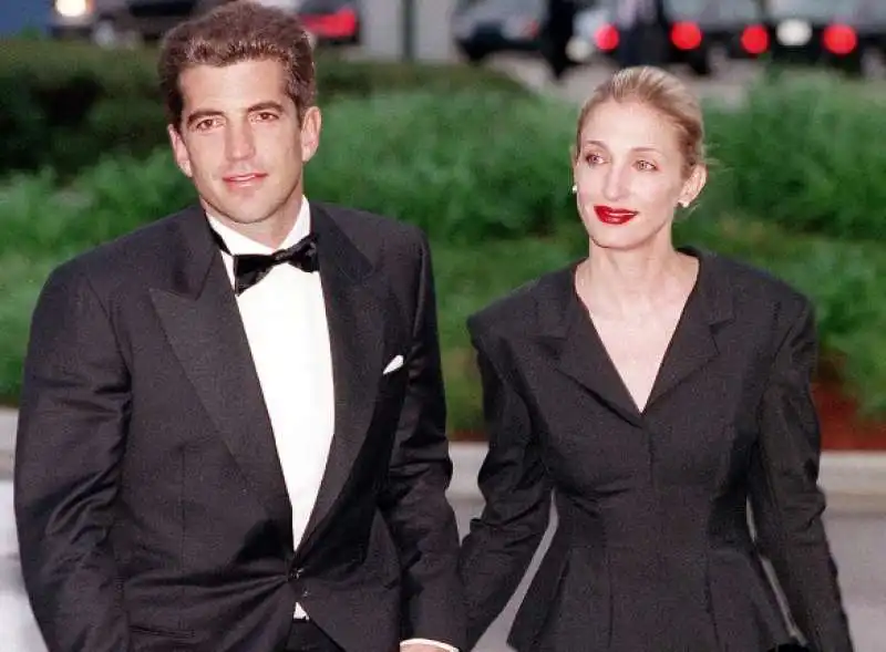 john f kennedy jr e carolyn bessette  9