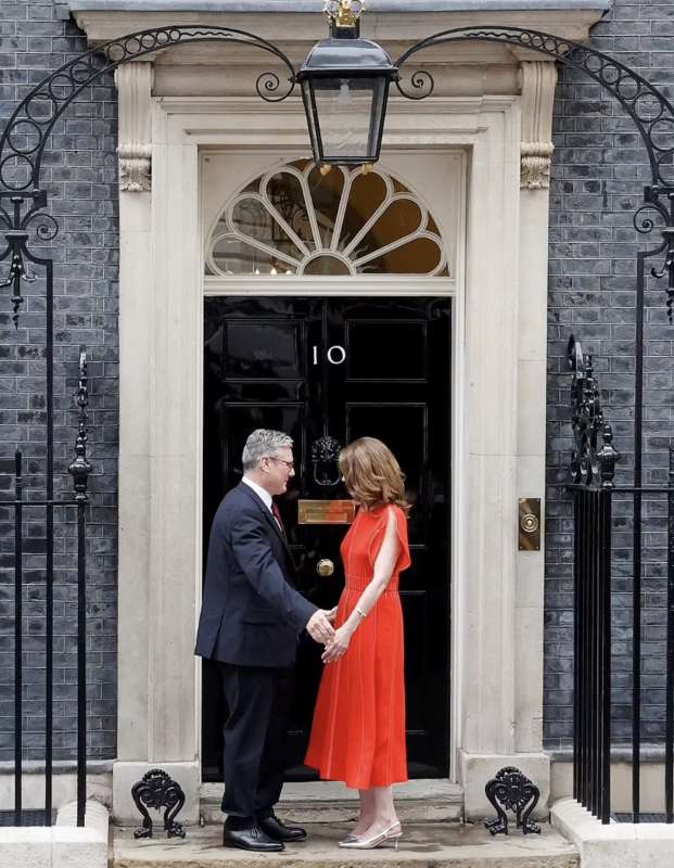 KEIR E VICTORIA STARMER A DOWNING STREET