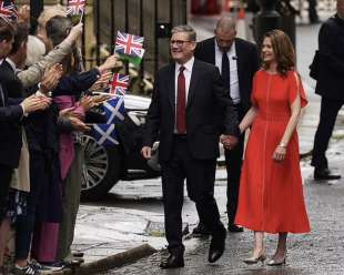 keir starmer e la moglie victoria a downing street