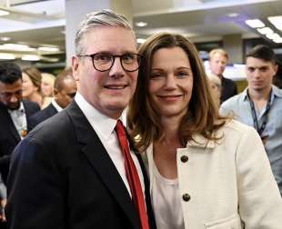 keir starmer e la moglie victoria dopo le elezioni