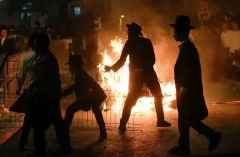 la protesta degli ebrei ultraortodossi contro la leva obbligatoria 12