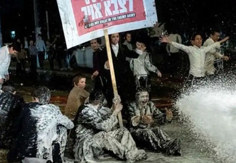 la protesta degli ebrei ultraortodossi contro la leva obbligatoria 15