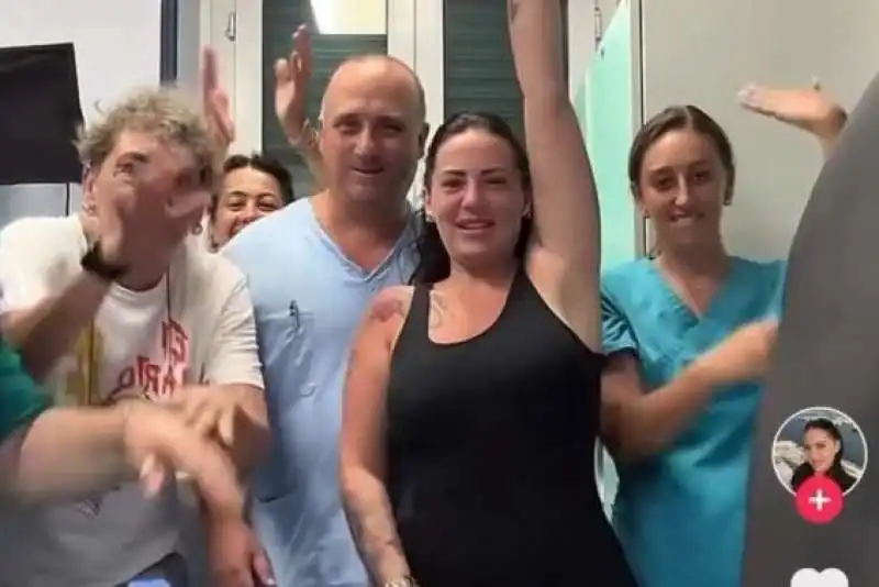 la tiktoker veronica acquaviva balla in ospedale 4