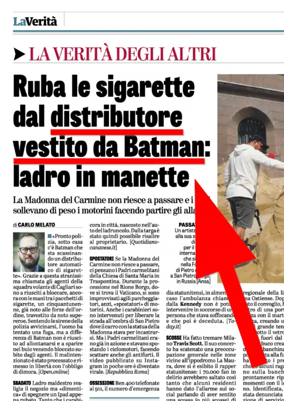 La Verita?, distributore vestito da Batman