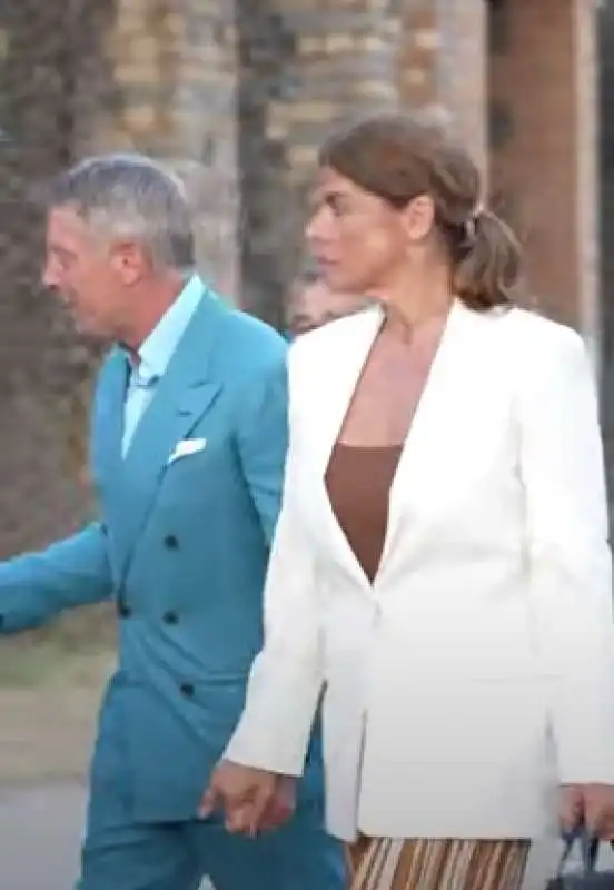 lapo elkann e joana lemos a una notte di cuore a pompei 5