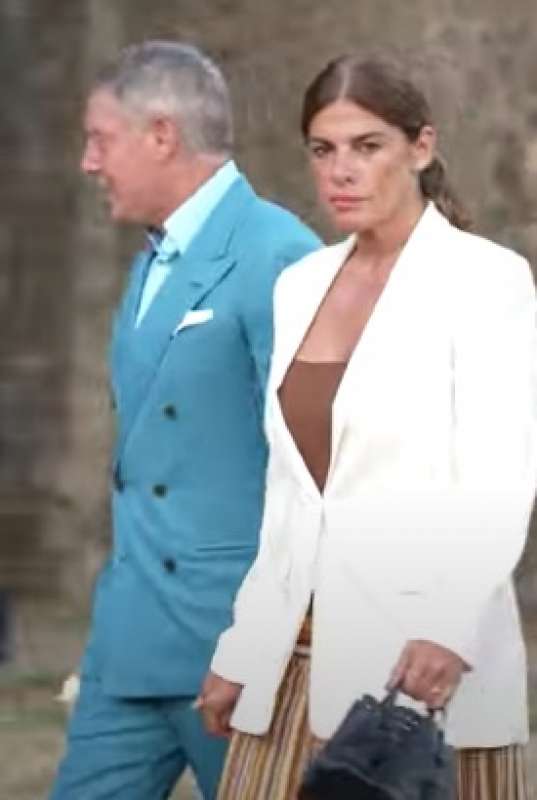 lapo elkann e joana lemos a una notte di cuore a pompei 6