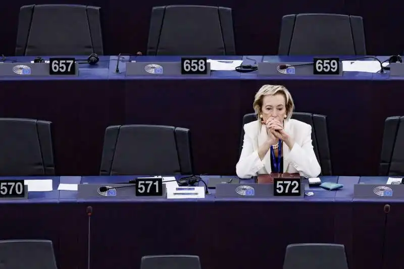 letizia moratti al parlamento europeo.     