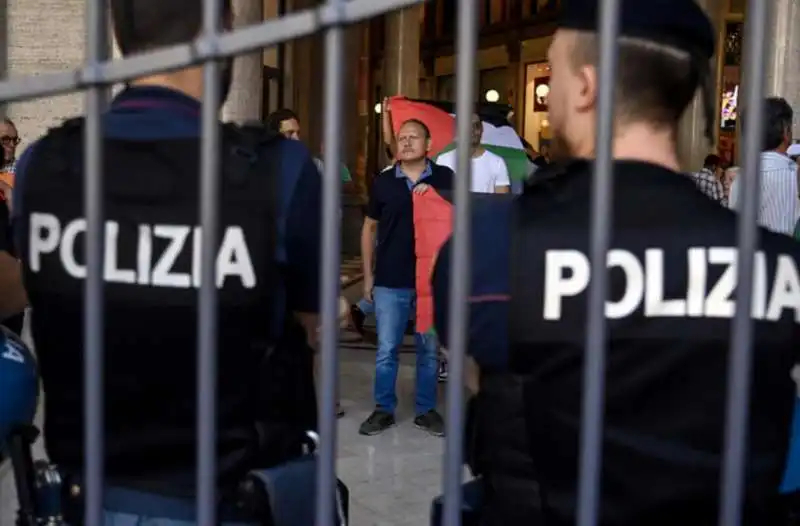 manifestanti pro palestina contro la visita di isaac herzog 3