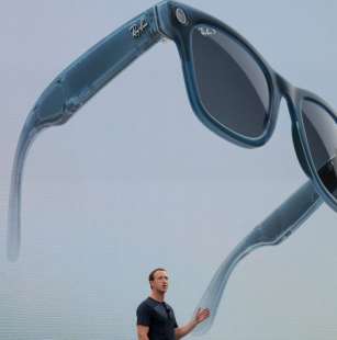 mark zuckerberg - ray ban luxottica