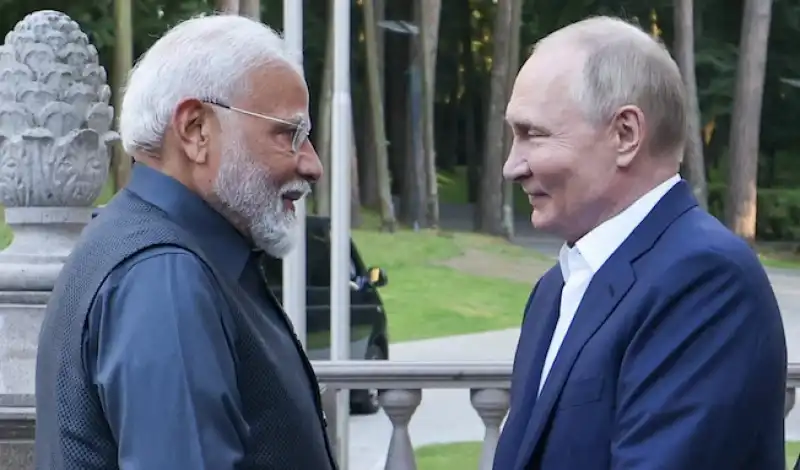 narendra modi e vladimir putin a mosca 