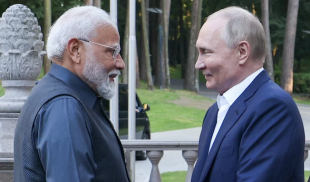 narendra modi e vladimir putin a mosca