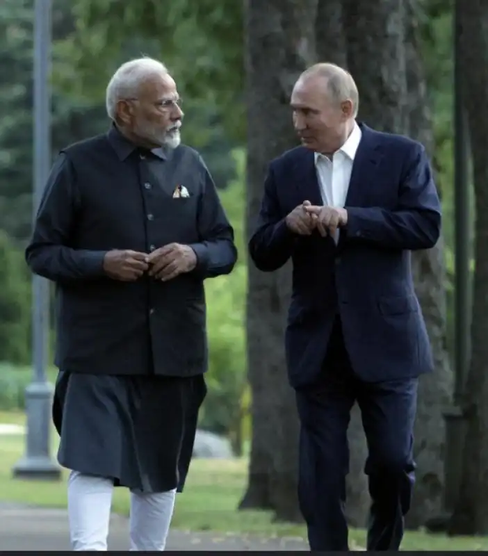 narendra modi e vladimir putin a mosca 