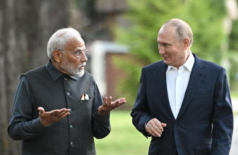 narendra modi e vladimir putin a mosca