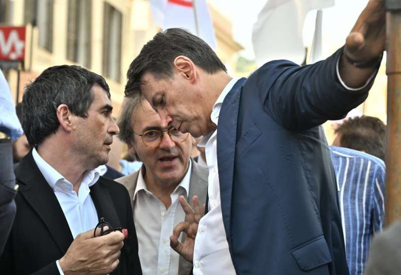 nicola fratoianni. angelo bonelli giuseppe conte genova, manifestazione per le dimissioni di giovanni toti