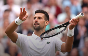 nole djokovic gesto del violino al termine della partita con musetti