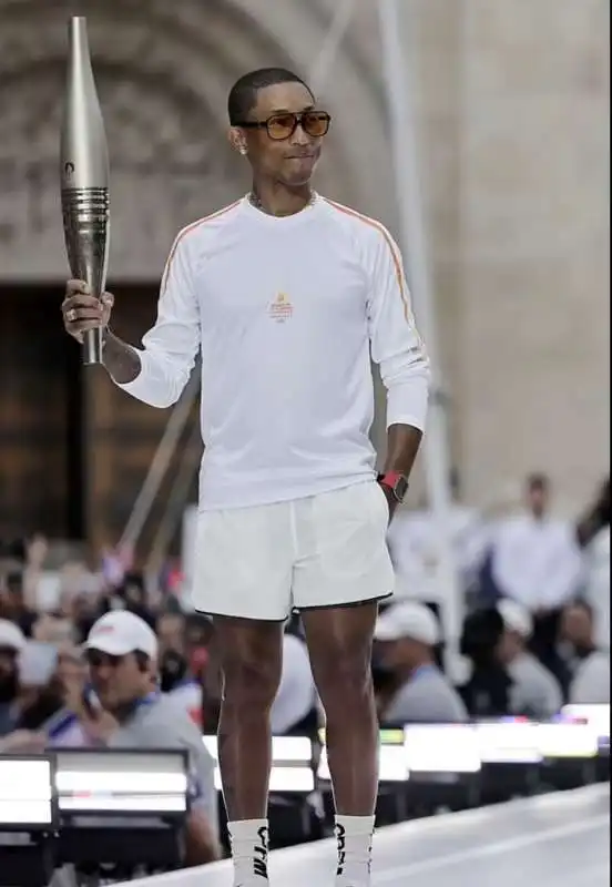 pharrell williams    cerimonia d apertura delle olimpiadi di parigi 2024 