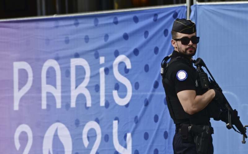 polizia alle olimpiadi di parigi 2024