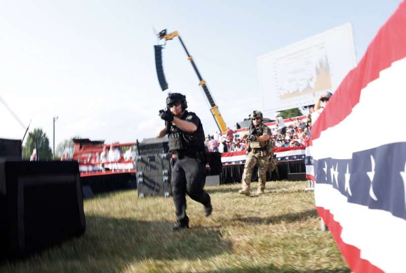 polizia in azione dopo l attentato a donald trump a butler, pennsylvania