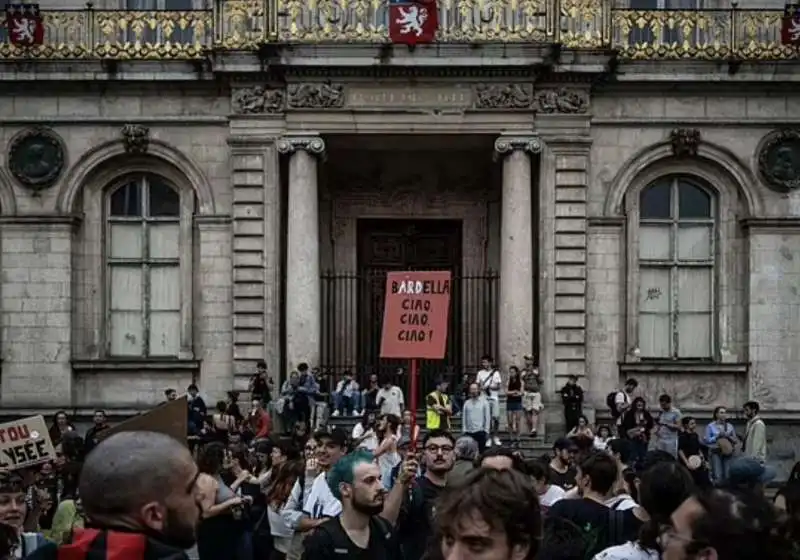 proteste contro bardella a parigi