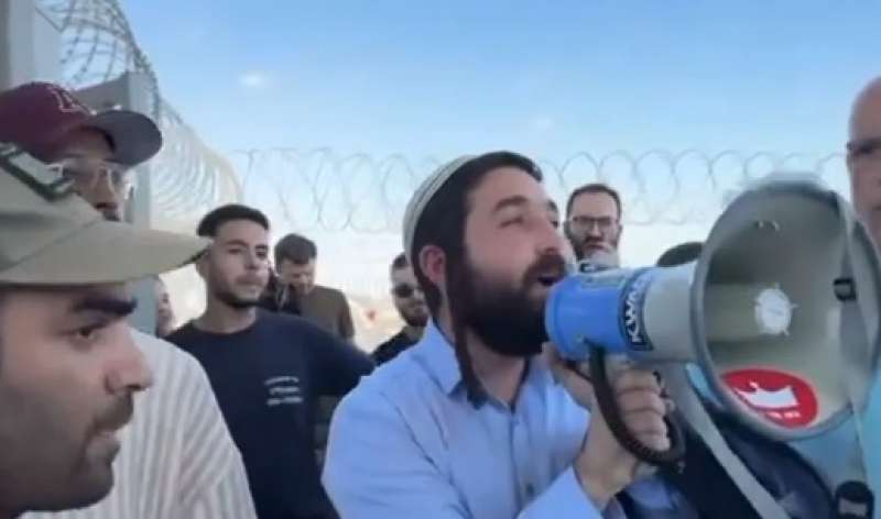 proteste davanti al centro di detenzione sde teiman 5