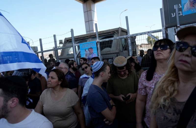 proteste davanti al centro di detenzione sde teiman 7