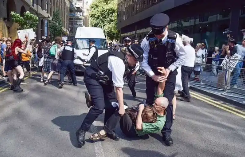 proteste fuori dal tribunale per il processo agli eco attivisti di just stop oil. 2